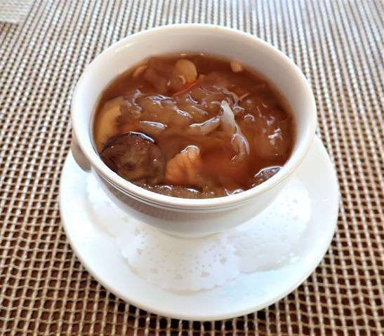 豚肉、リンゴ、杏仁、昆布、黒目豆の蒸しスープ.JPG